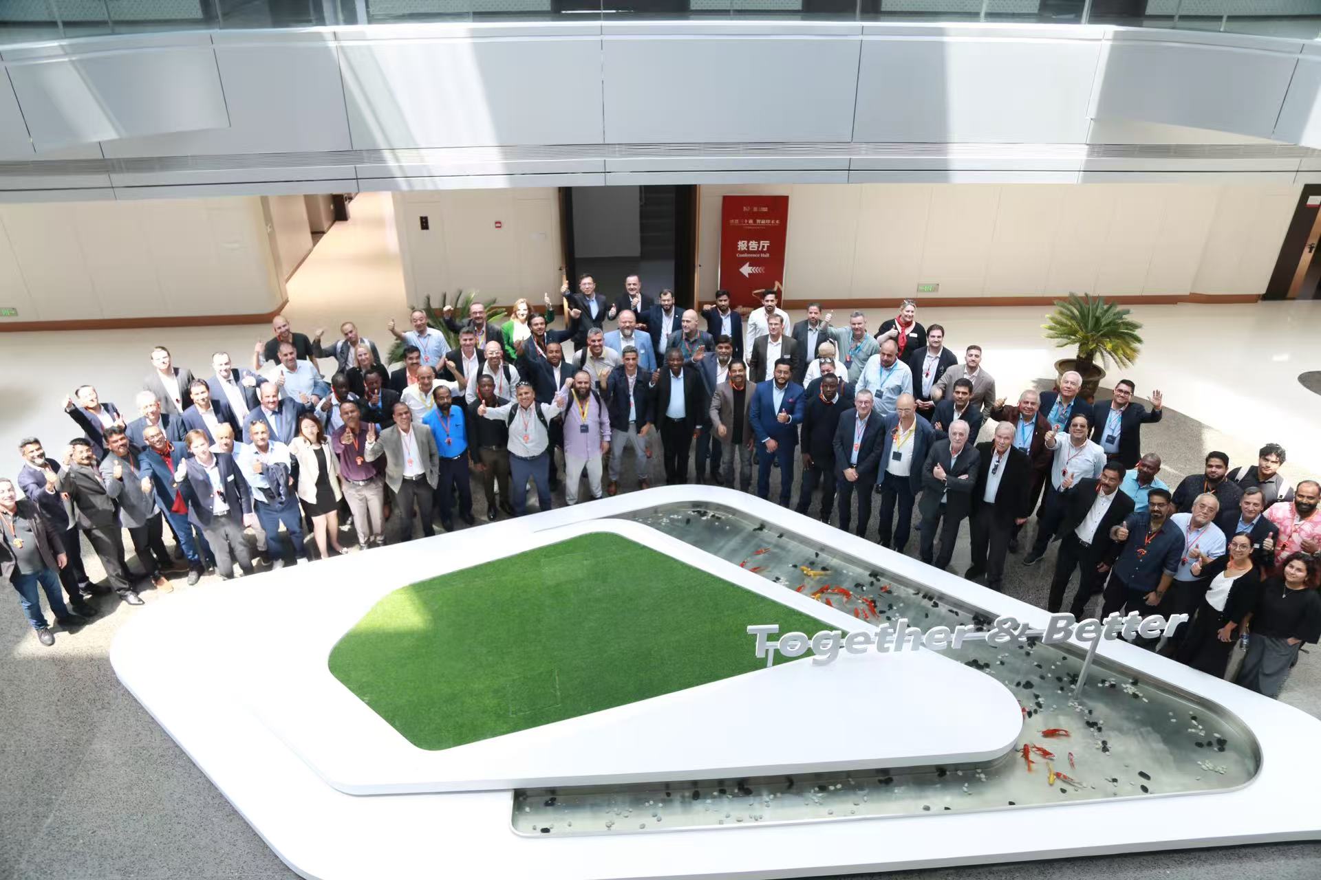 長(zhǎng)榮智能制造總部基地接待海德堡團(tuán)隊(duì)及多國客戶參觀